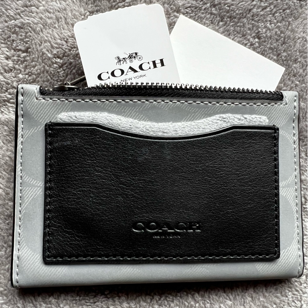 Coach NWT coin and card wallet.